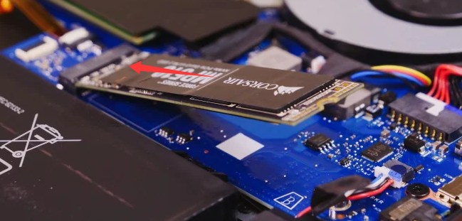 إدخال هارد SSD جديد